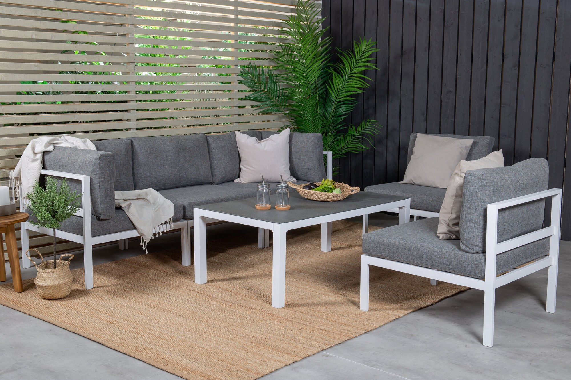 Venture Home - Copacabana Longe Set 5pcs - Vit Alu / Grå Kuddfodral + Copacabana Soffbord