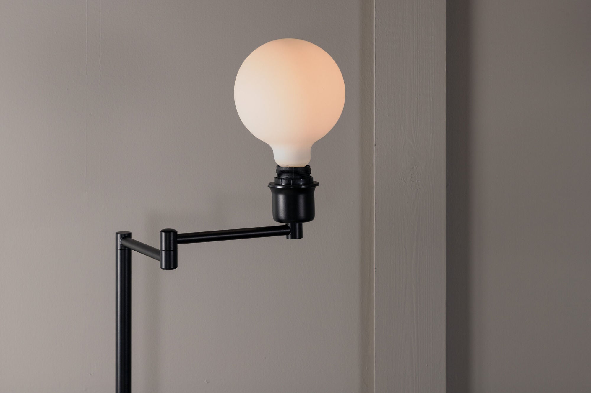 Venture Home Virro -Golvlampa - Svart - Modern Belysning