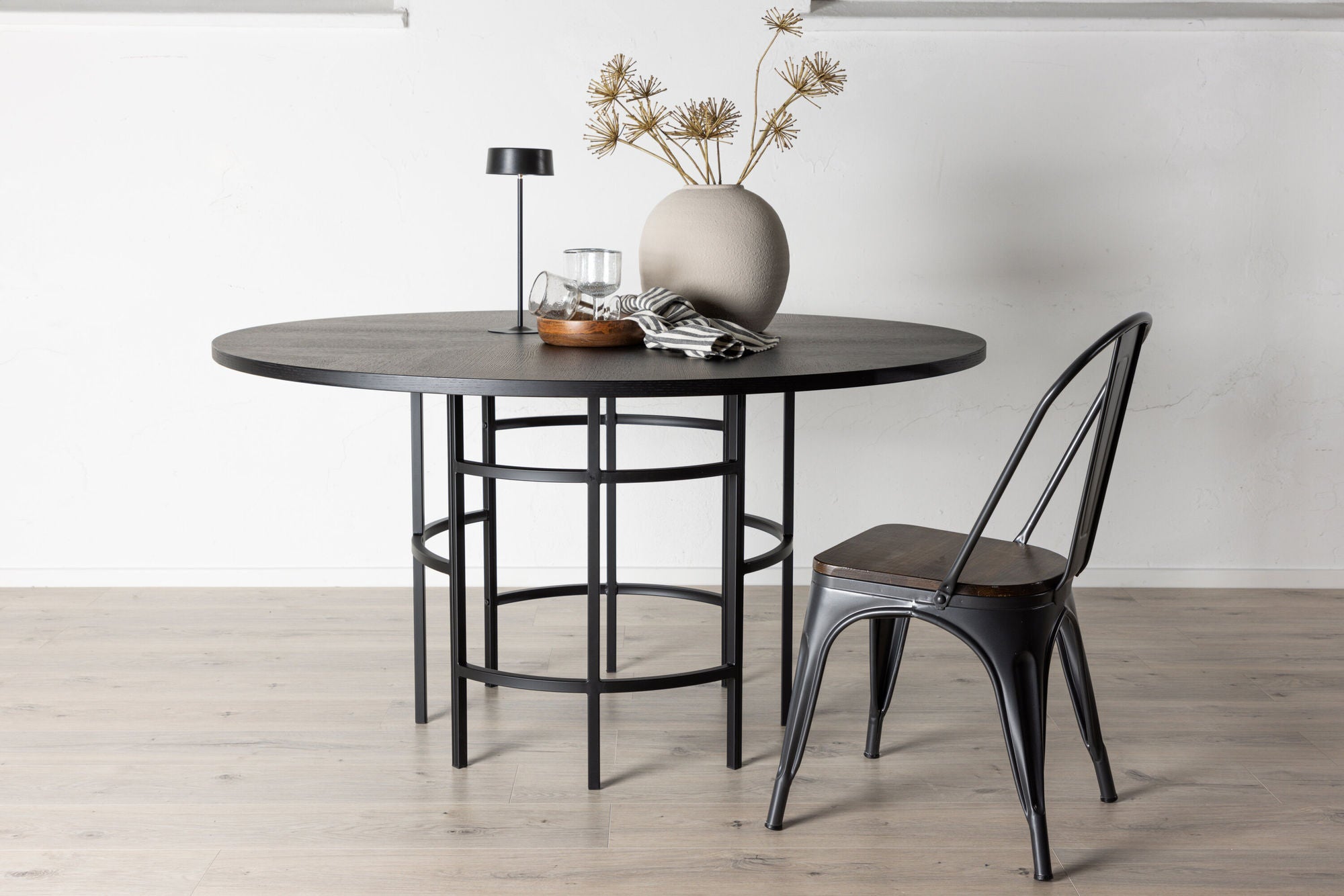 Furniture Fashion Copenhagen - Runt Matbord - Svart / Svart