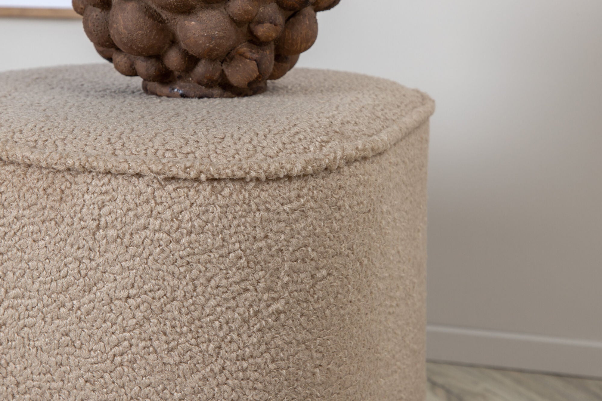 Venture Home Piff Pouf - Beige Teddy Sittpuff för Hemmet