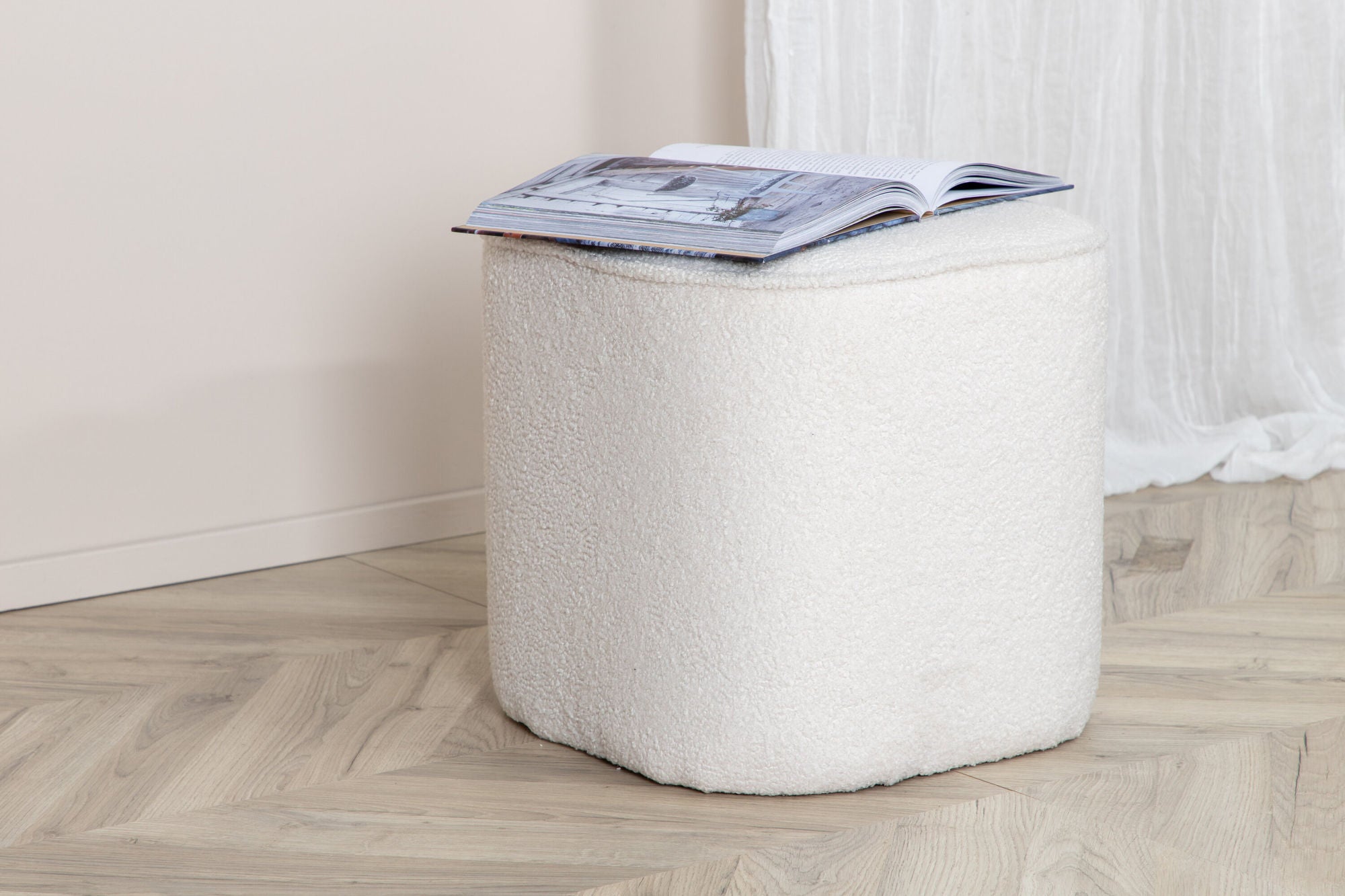 Venture Home Piff Pouf - Offwhite Teddy Sittpuff För Hemmet