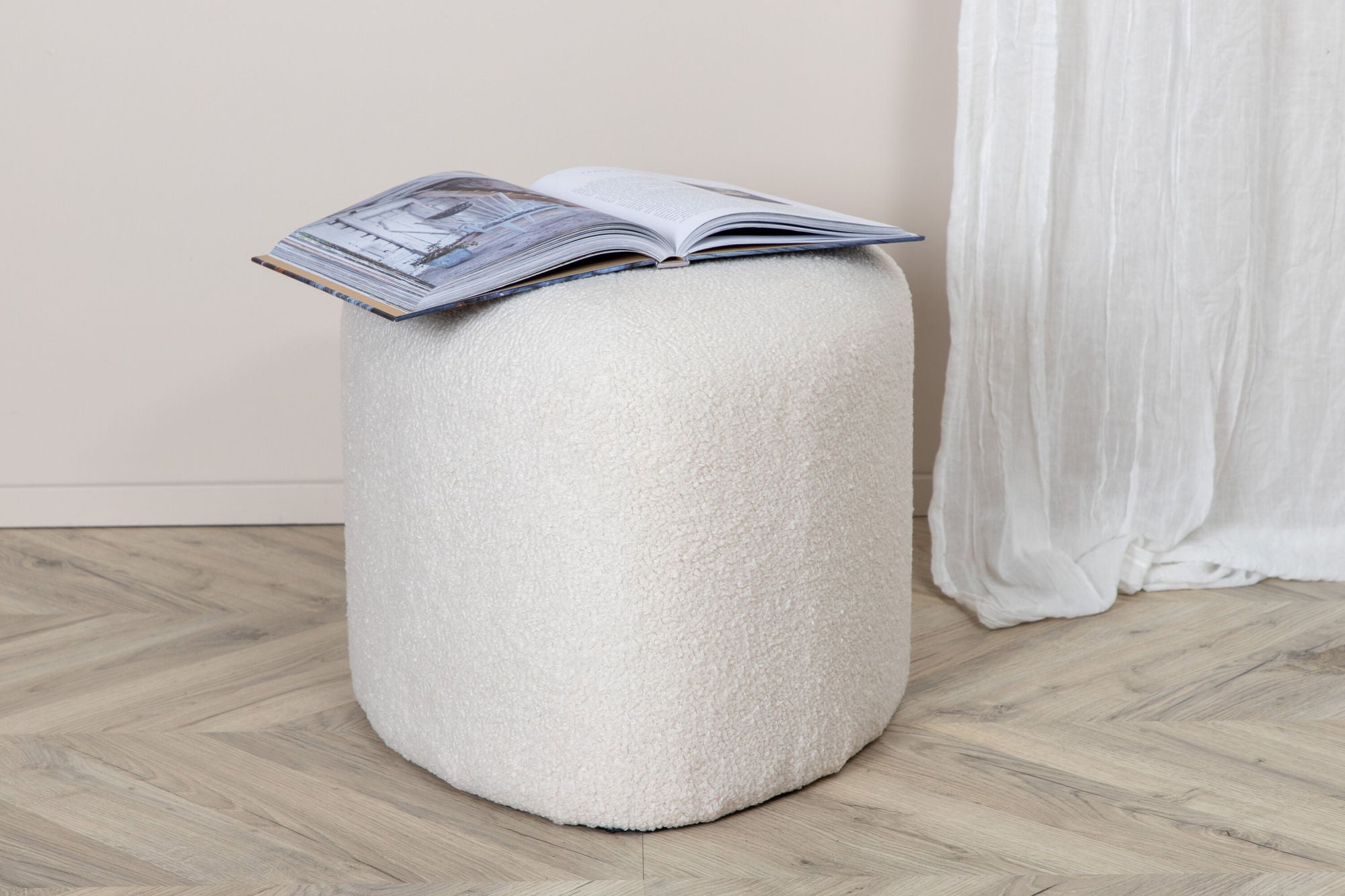 Venture Home Peg Pouf - Offwhite Teddy Sittpuff För Hemmet