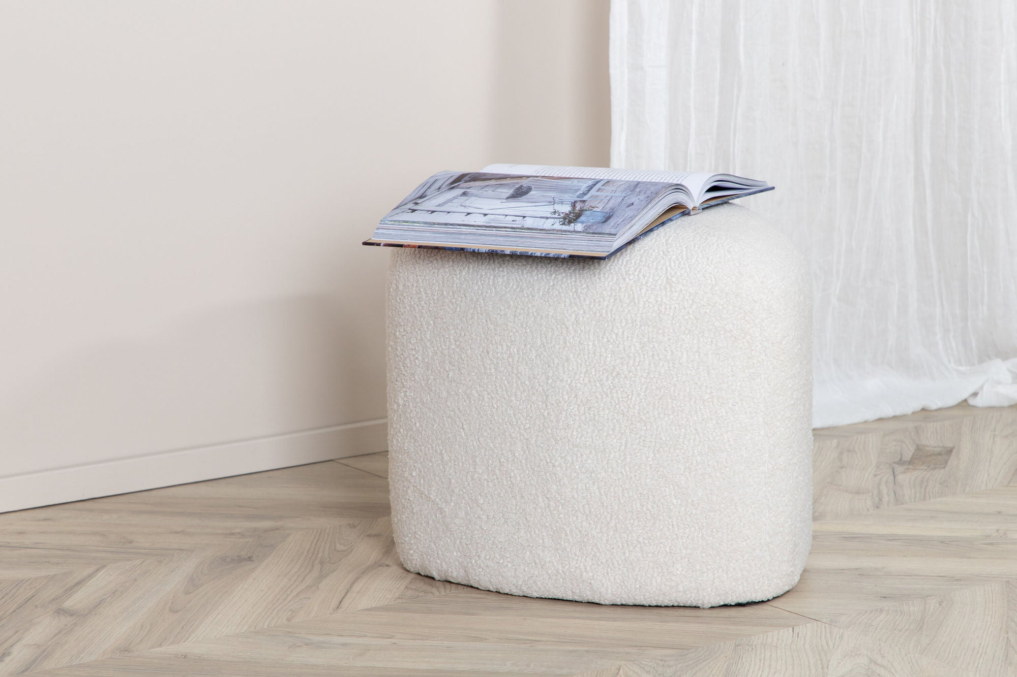 Venture Home Peg Pouf - Offwhite Teddy Sittpuff För Hemmet