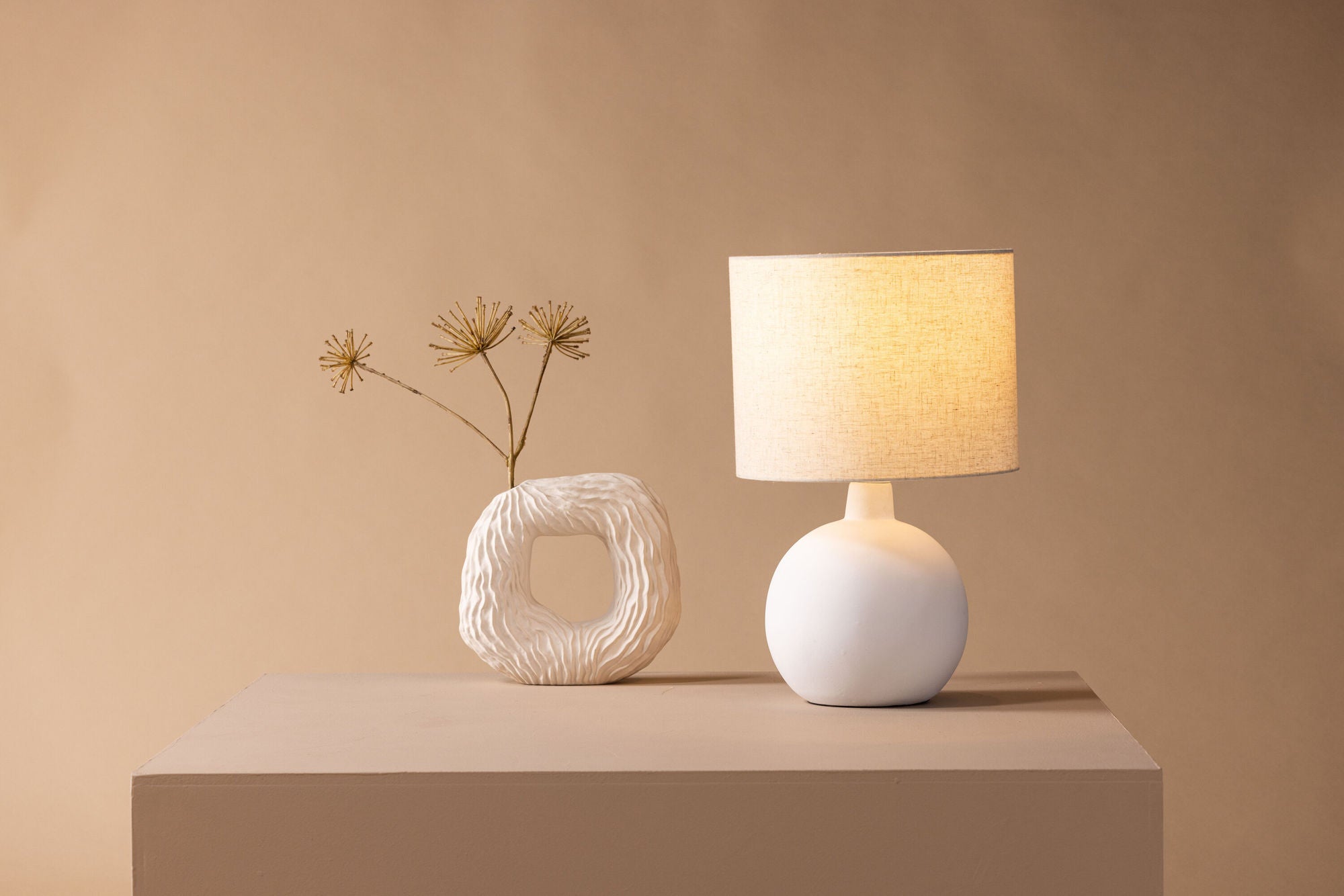 Venture Home Torcello Bordslampa - Vit / Beige Linne