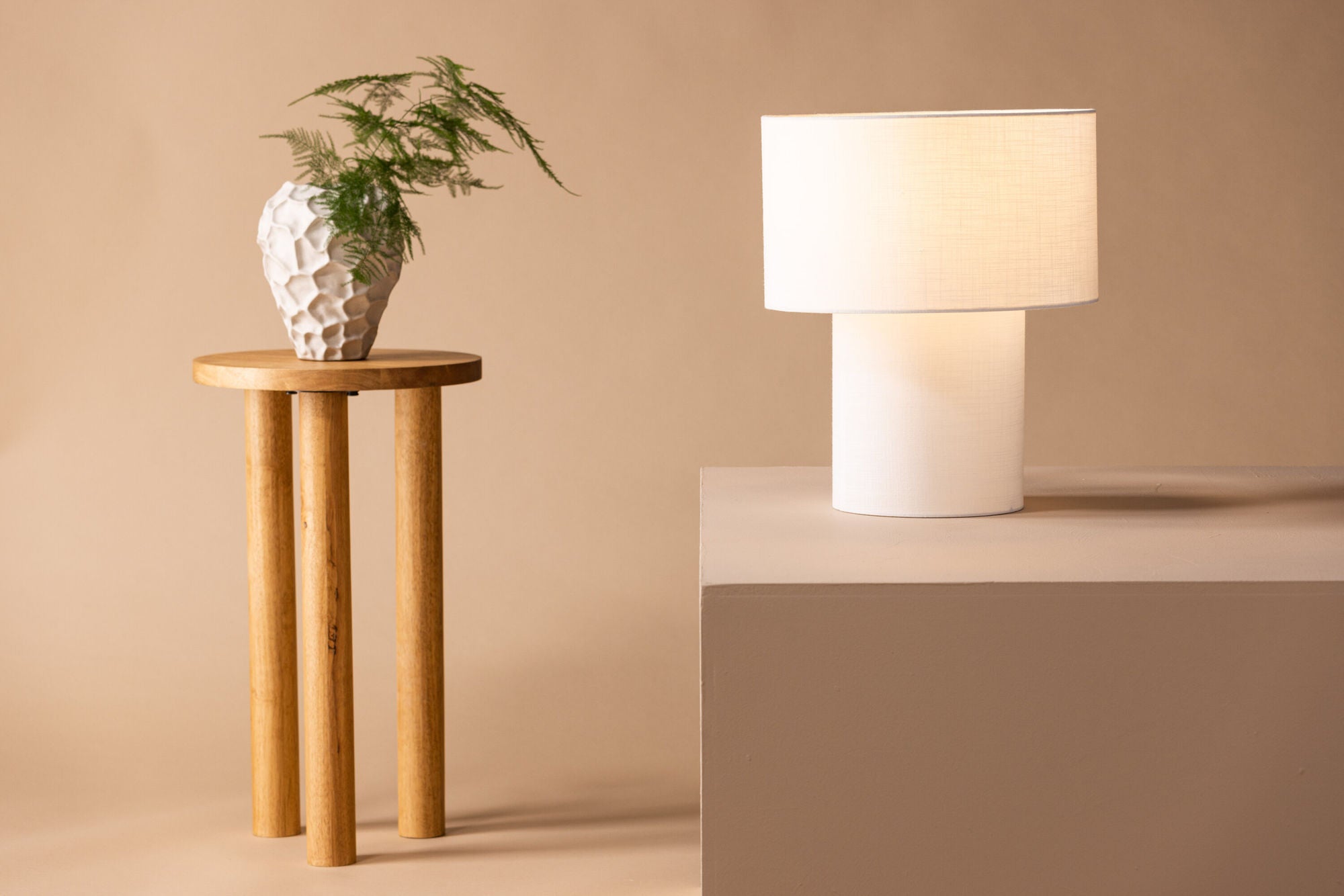 Venture Home - Globia Bordslampa - Vit Elegant Design