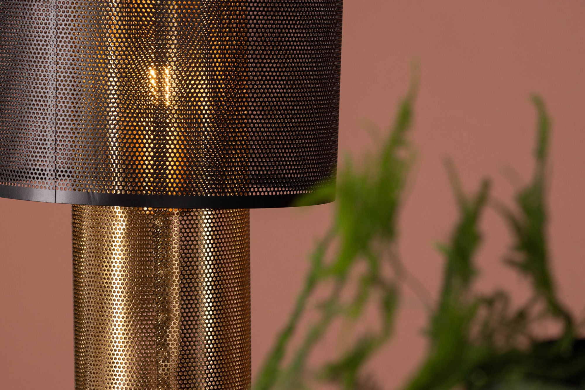 Venture Home - Gap Bordslampa - Guld / Svart Metall