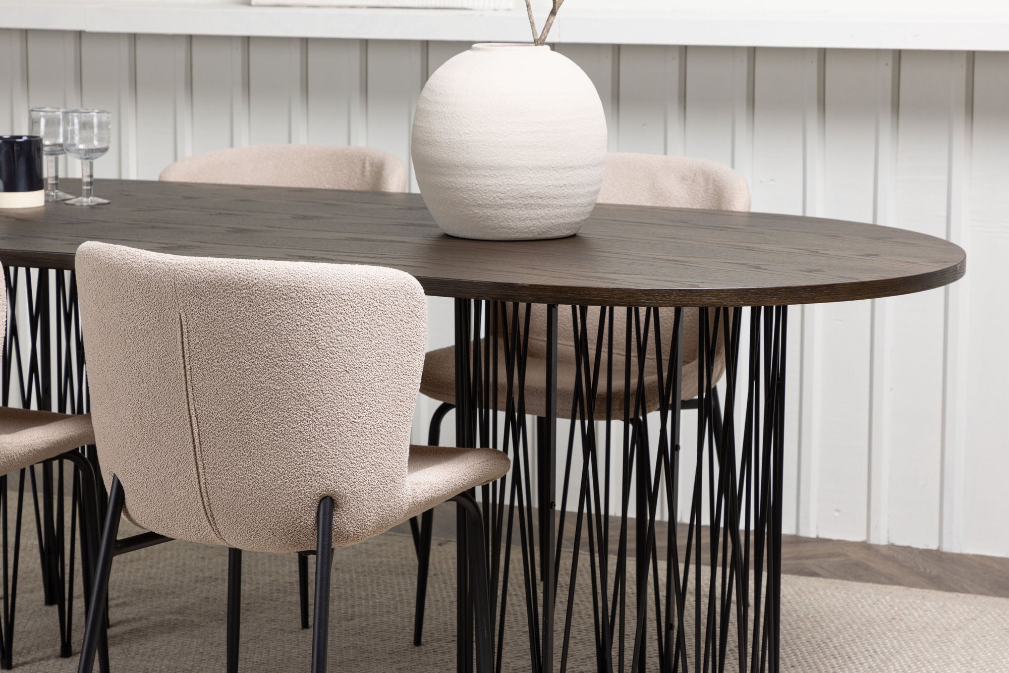 Venture Home - Stone Ovalt Matbord - Svart / Mocca Faner + Modesto Matstol - Beige / Beige Boucle _4