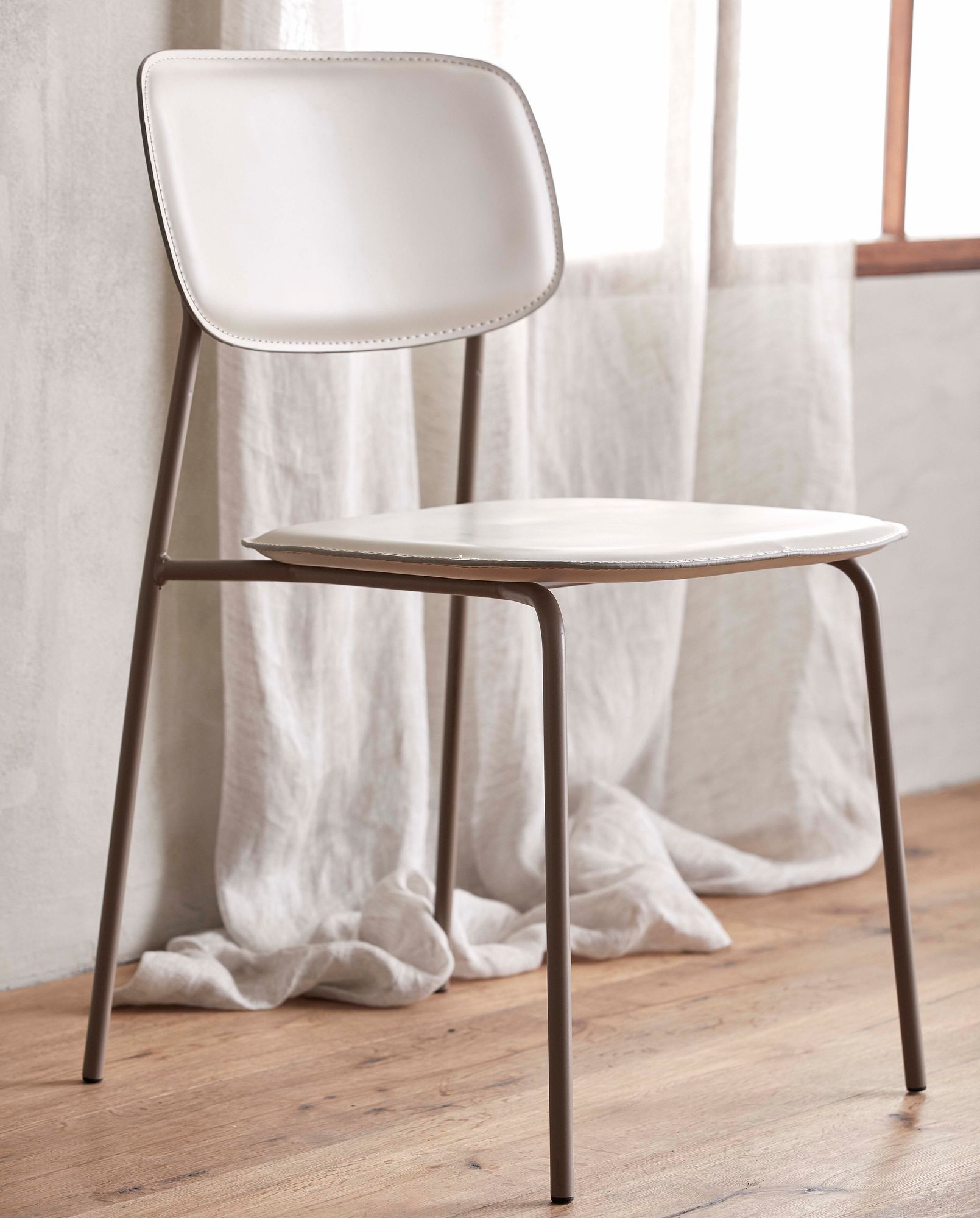 Nordal A/S - ESA Matstol i Beige med Modern Design